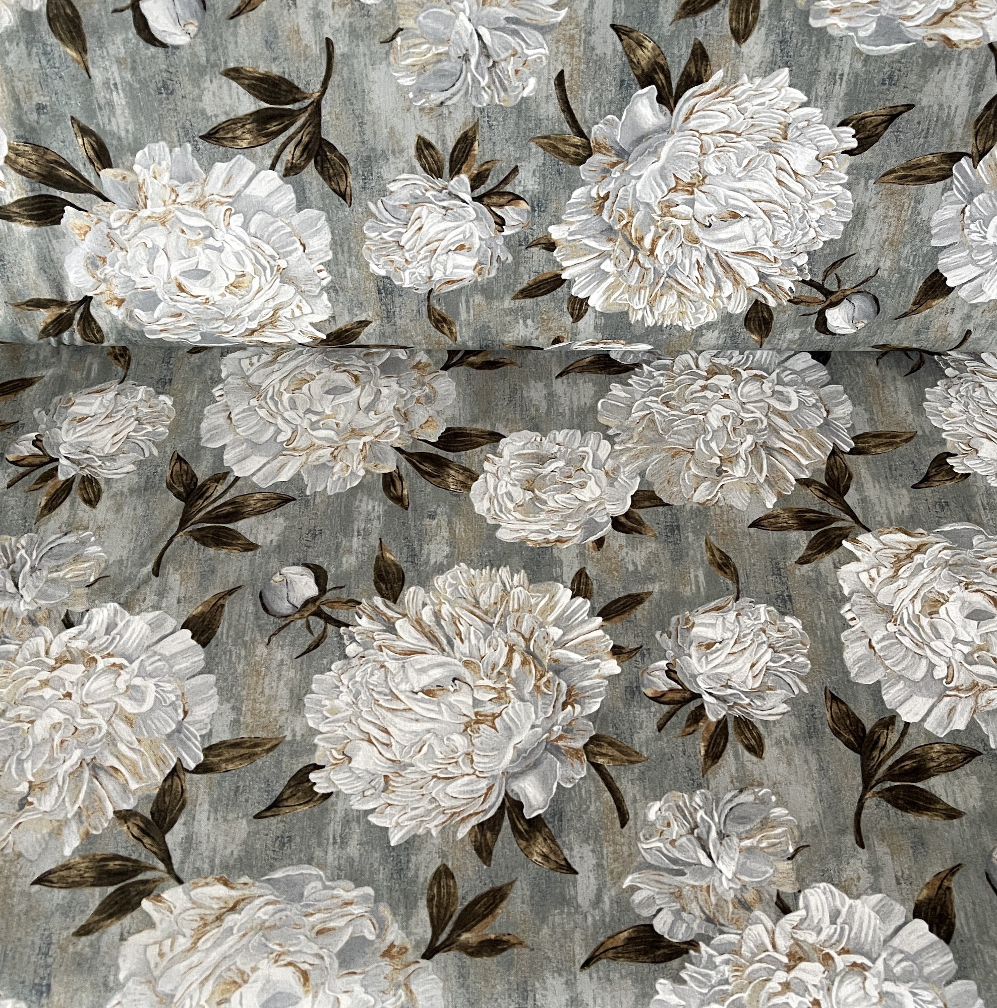 Ophelia - weiße Blüten auf graubraunem Grund